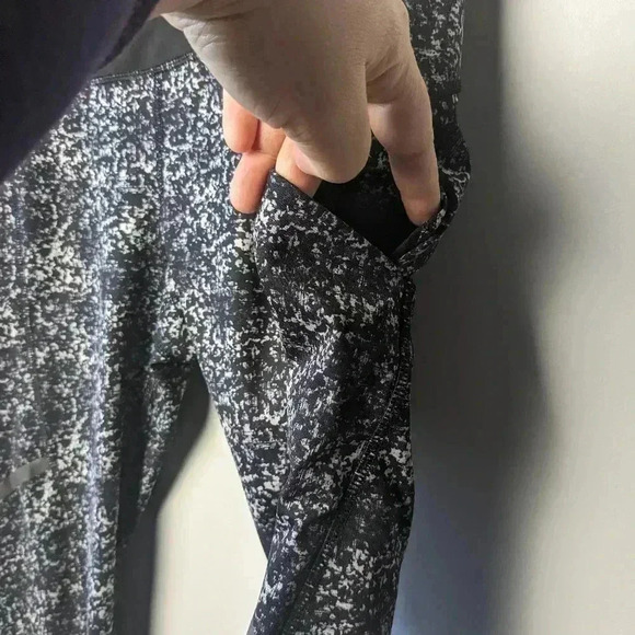 Lululemon Hop To It Crop *Full-On Luxtreme size 6 - Picture 8 of 15